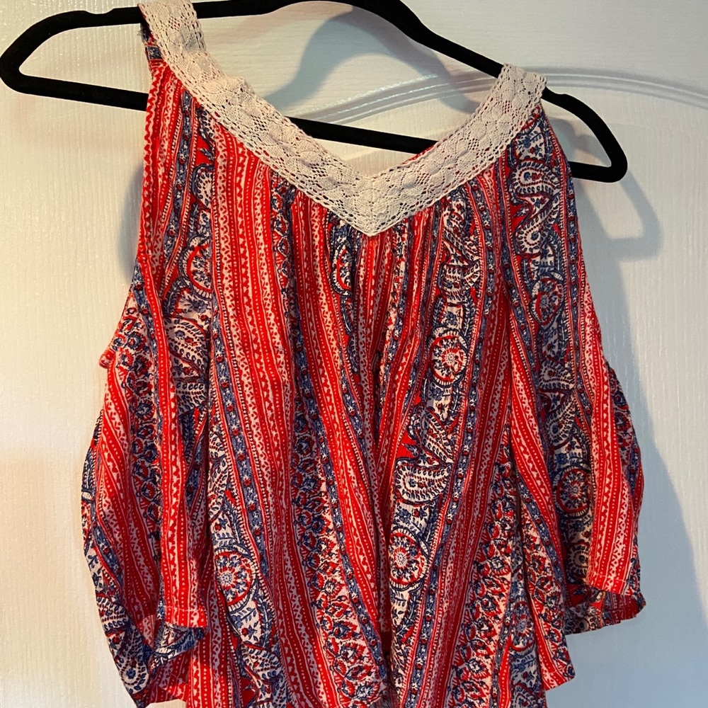 Open shoulder, paisley print Hollister top